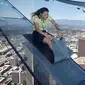 Skyslide ini berada di dalam lantai 70 dengan ketinggian sekitar 304 meter dari permukaan tanah. 