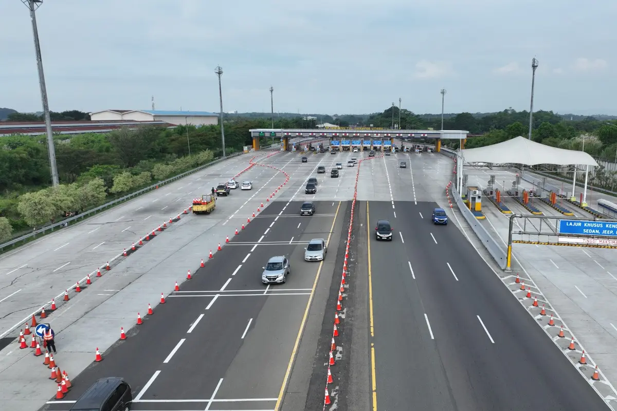 Rekayasa lalu lintas one way diberlakukan pada KM 188 Gerbang Tol (GT) Palimanan Jalan Tol Cipali hingga KM 72 Cikampek