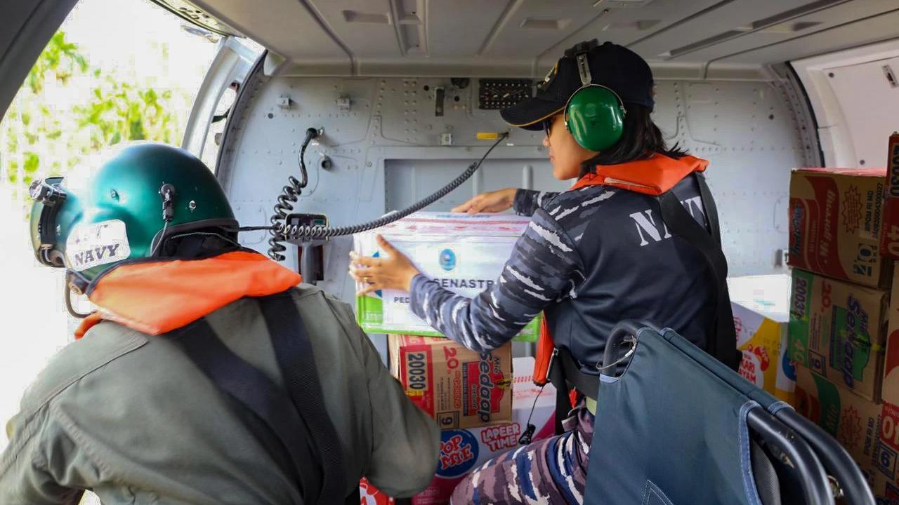 FOTO: TNI AL Tingkatkan Distribusi Bantuan Kemanusiaan di Sumatera