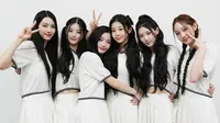 HYBE mendebutkan girl group baru yang berasal dari program "R U Next?". Program ini dibuat HYBE bersama BELIFIT LAB. [Foto: Twitter/illit_twt]