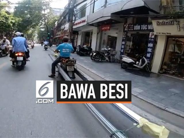 Video Aksi Nekat Pria Bawa Besi 5 Meter Sambil Mengendarai Motor Citizen6 Liputan6 Com