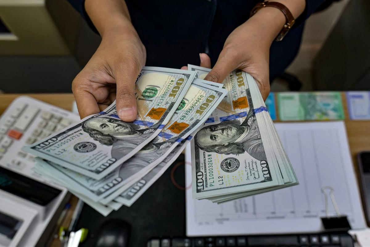 FOTO: Rupiah Tembus Rp17.500 per Dolar AS