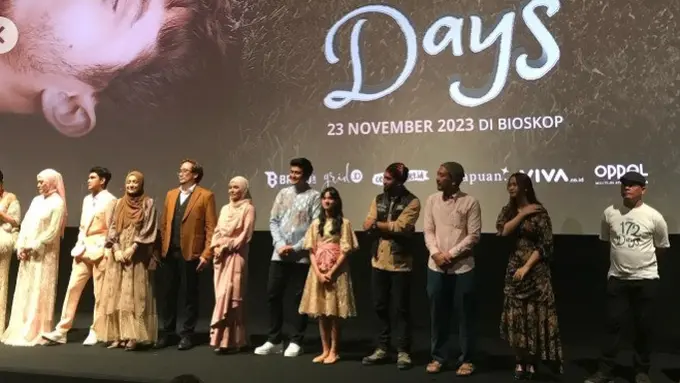 Potret Cindy Fatika Sari dan Tengku Firmansyah bersama pemain film 172 days di gala premiere  (Sumber: Instagram/cindyfatikasari18)