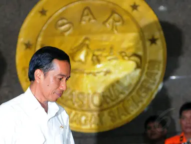 Presiden RI, Joko Widodo mendatangi kantor pusat Badan SAR Nasional di Jakarta, Senin (29/12/2014). (Liputan6.com/Faisal R Syam)