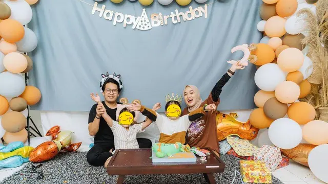 6 Potret Kompak Seleb dalam Ulang Tahun Anak Meski Sudah Berpisah