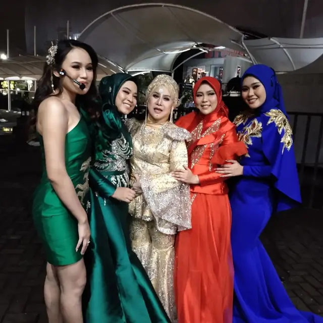 Elvy Sukaesih mengisi acara konser HUT Indosiar ke-27 Wonde2ful 7ourney (Foto: Instagram/@elvy_sukaesih)