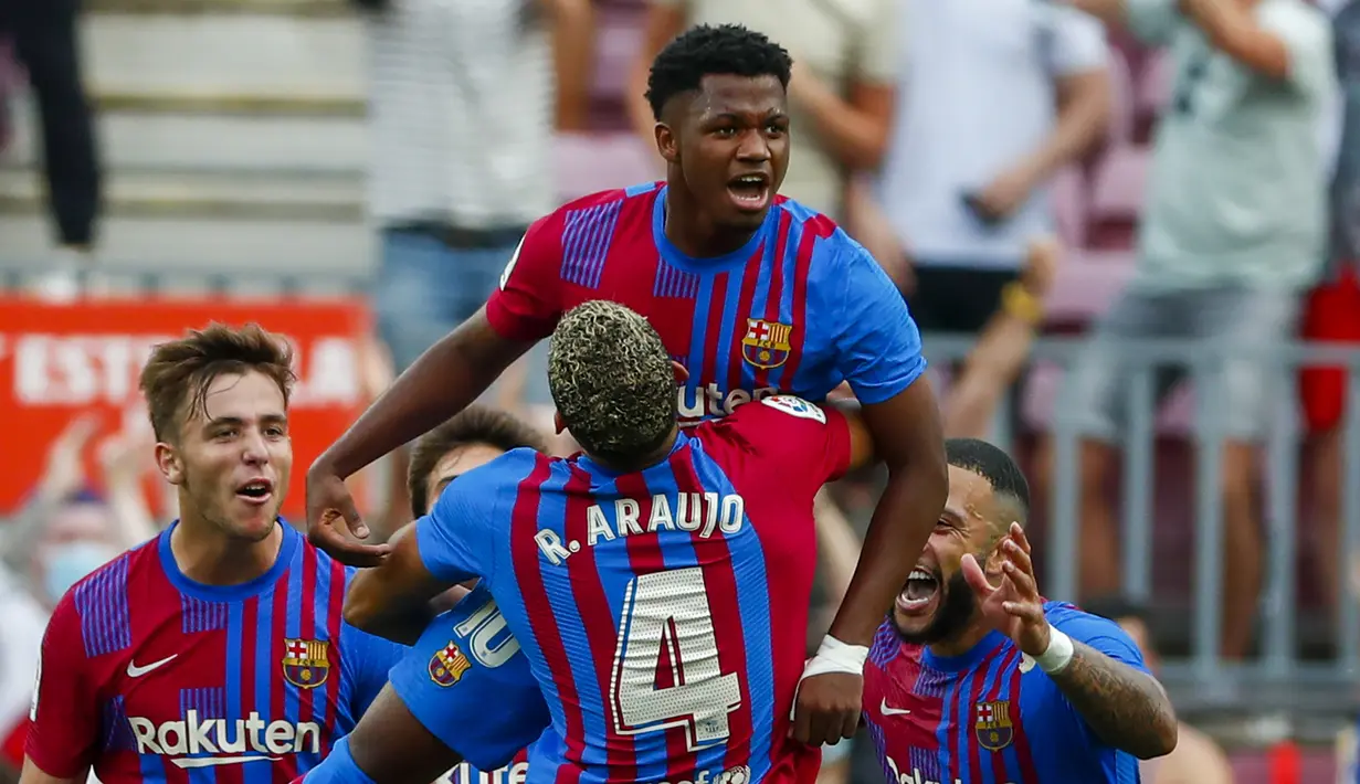 Barcelona dapat saja kehilangan 6 pemainnya, yang sebagian besar para pemain muda, secara gratis musim depan. Akhir musim ini kontrak mereka habis bersama Blaugrana. Klub harus bertindak cepat dan cermat jika tidak ingin kehilangan 6 pemain berikut. (AP/Joan Monfort)