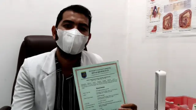 Dokter umum di Depok menjadi viral usai memilih pasang tarif seikhlasnya untuk pasien. Ini alasannya.
