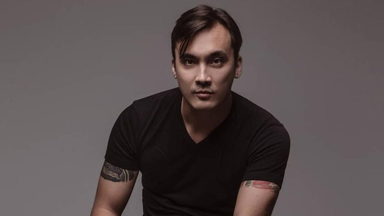 6 Potret Rendy Kjaernett saat Pamer Tato di Tubuh, Ada Wajah Syahnaz Sadiqah