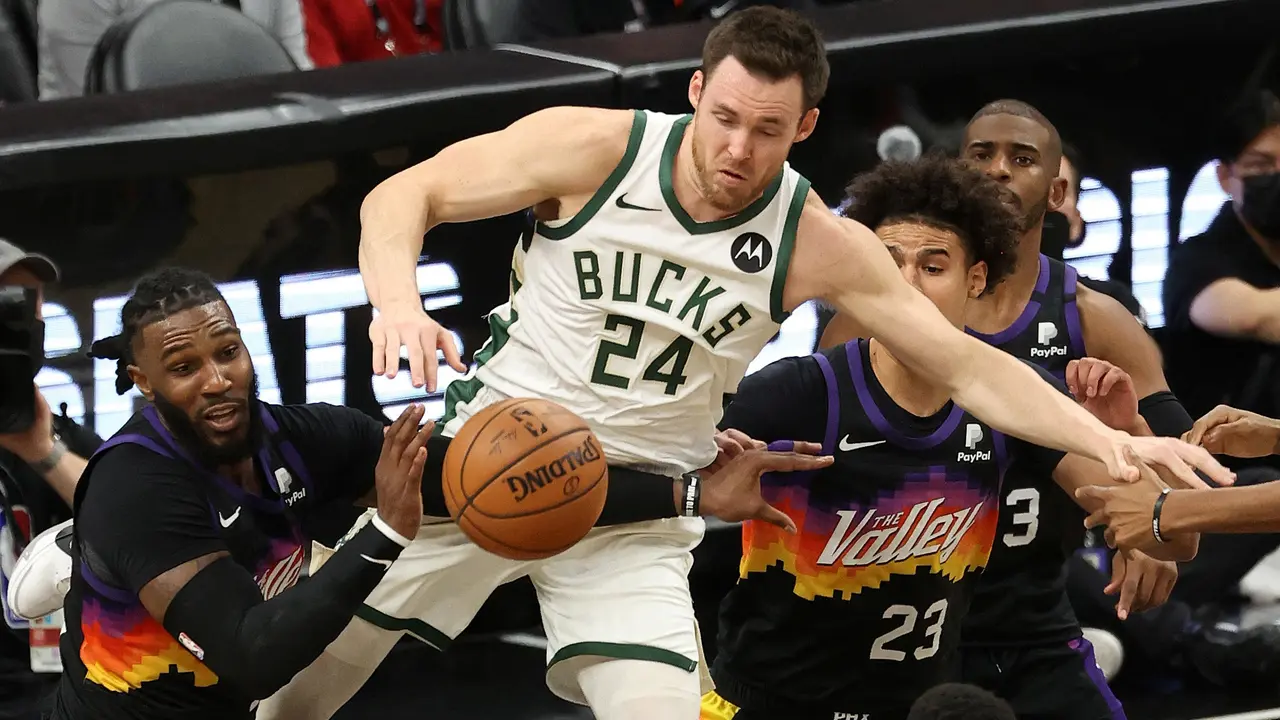 Phoenix Suns versus Milwaukee Bucks
