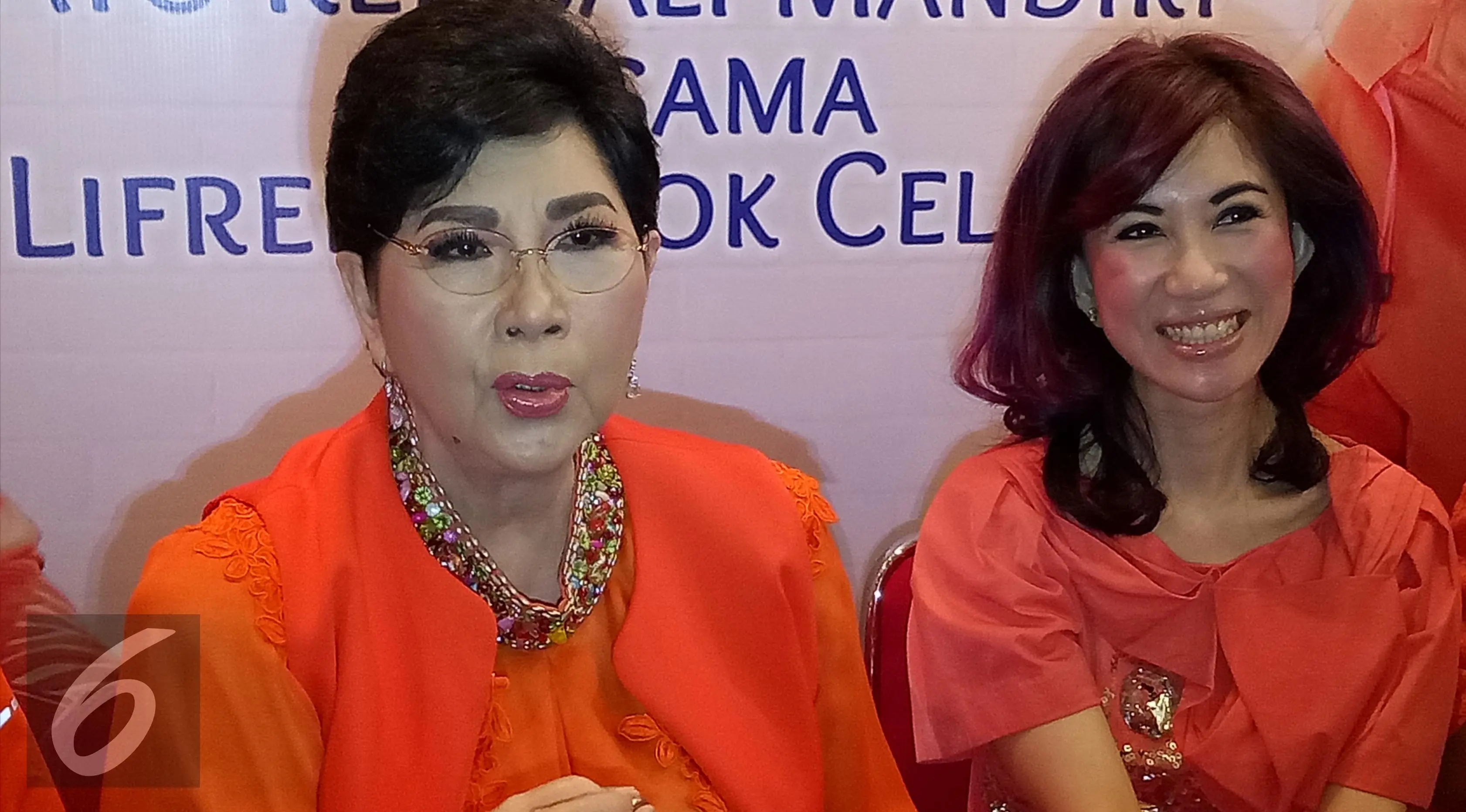 Titiek Puspa bersama dr. Sonia Wibisono (Ferry Noviandi/Liputan6.com)