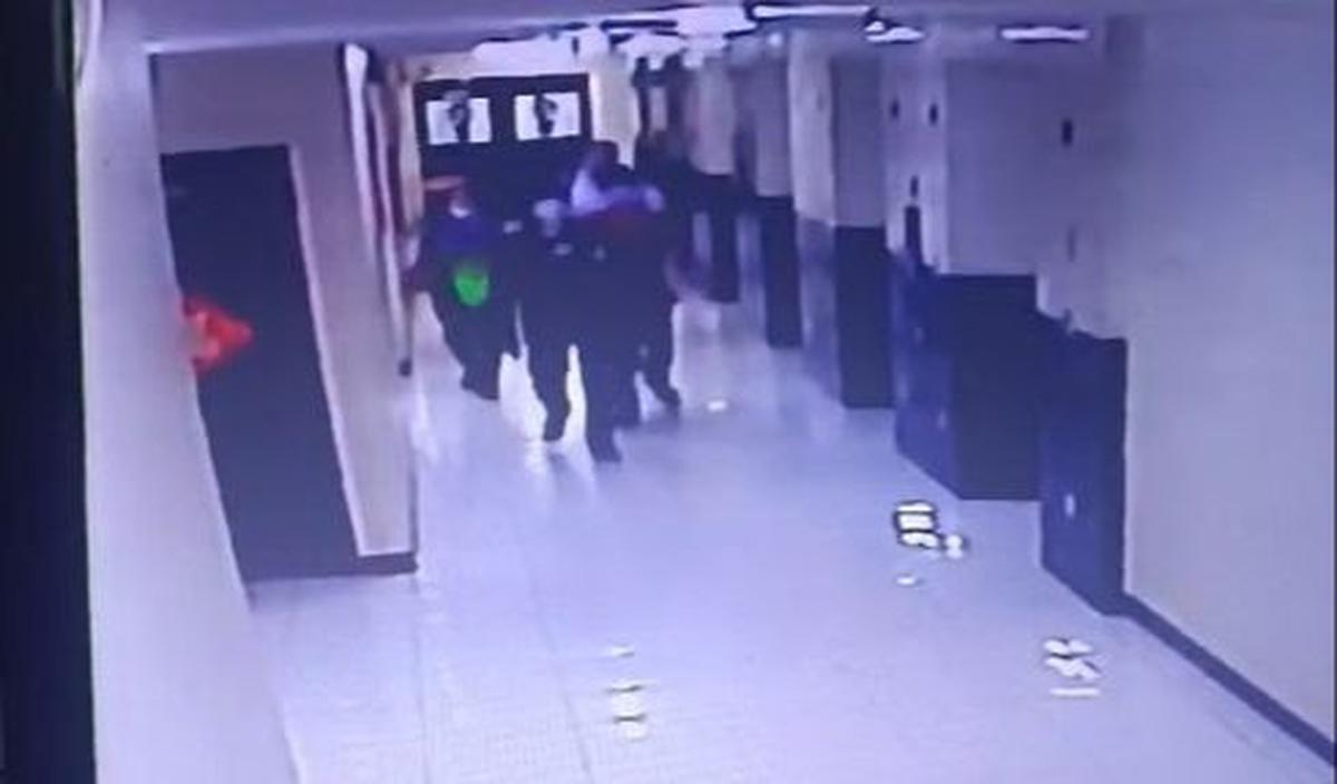 Polisi belum bisa membahasnya lebih jauh. Alasannya, karena telepon genggam milik satu keluarga sebagai barang bukti penyelidikan rusak.