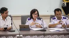 Dirjen Perhubungan Udara Polana B Pramesti memberikan keterangan terkait harga tiket pesawat di Gedung Kementerian Perhubungan, Jakarta, Kamis (16/5/2019). Pemerintah telah memutuskan menurunkan Tarif Batas Atas (TBA) tiket pesawat sebesar 12 sampai 16 persen. (Liputan6.com/Faizal Fanani)