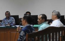 Akil Mochtar bersaksi di sidang Rusli Sibua