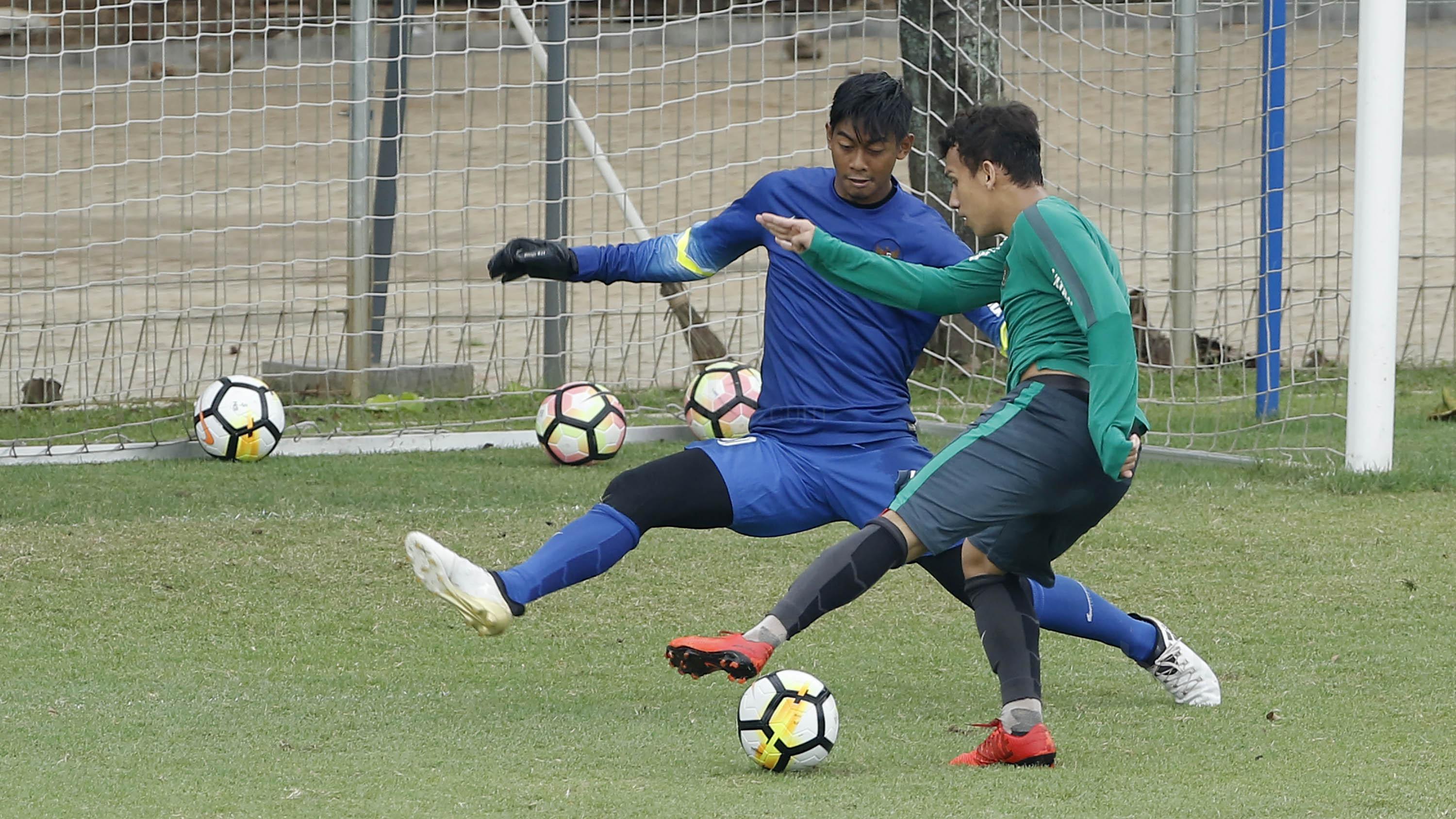 Penyerang Timnas Indonesia, Egy Maulana Vikri, saat sesi latihan di Lapangan ABC, Senayan, Kamis (18/1/2018). Tampil memukau bersama Timnas Indonesia U-19, Egy berpeluang perkuat Timnas di Asian Games 2018. (Bola.com/M Iqbal Ichsan)