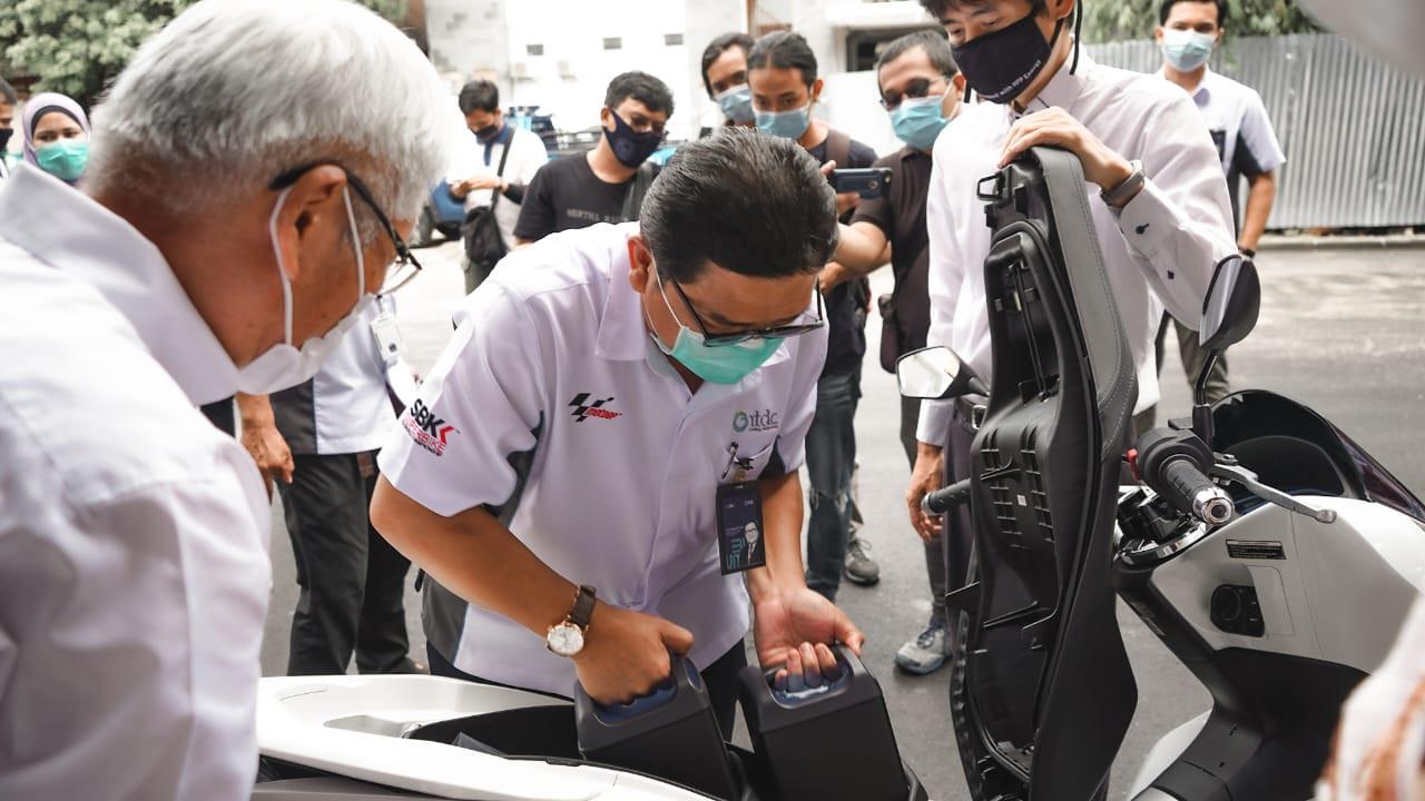 Uji Coba Motor Listrik di Kawasan ITDC Nusa Dua