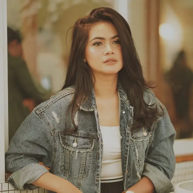 7 Potret Indah Indriana Pemain Sinetron Orang Ketiga yang Mirip Titi Kamal
