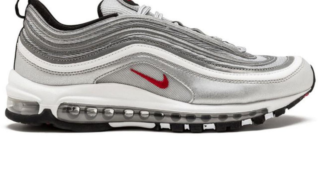 Tren Sepatu Kets 2025: Siluet Elegan dan Desain Inovatif Jadi Sorotan