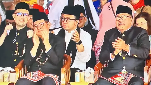 Gubernur Pramono Anung dan Wakil Gubernur Rano Karno saat upacara Hari Ulang Tahun (HUT) ke-498 Kota Jakarta di Monumen Nasional (Monas), Jakarta Pusat, Minggu (22/6/2025). (Liputan6.com/Nanda Perdana Putra)