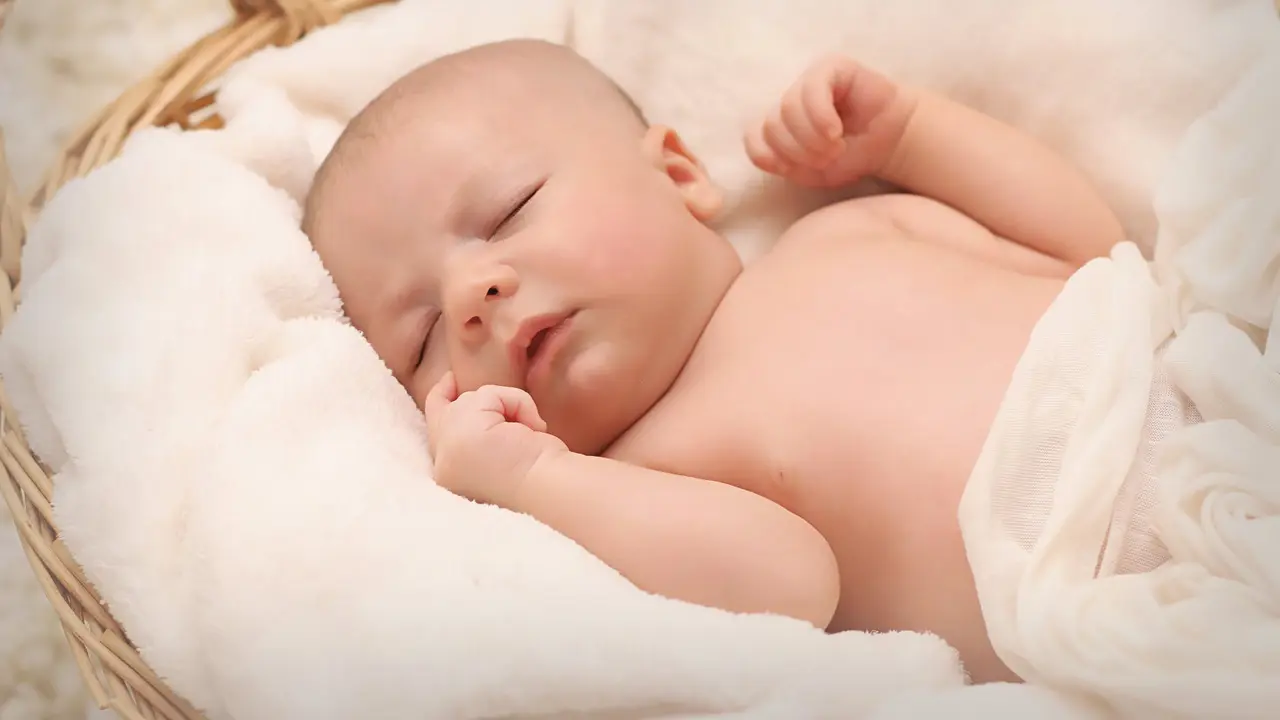 Tidak Membiarkan Bayi Tidur dengan Dot