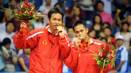 Pasangan ganda putra, Hendra Setiawan dan Markis Kido menyumbangkan medali emas untuk Indonesia pada Olimpiade Beijing tahun 2008 silam. Mereka berdua mampu takhlukkan pasangan tuan rumah, Cai Yun dan Fu Haifeng di partai puncak. (Foto: AFP/Goh Chai Hin)