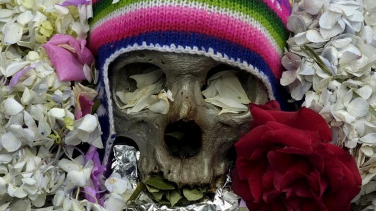 Menyaksikan angkernya Hari Tengkorak di Bolivia