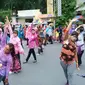 Senam berkebaya peringati Hari Kartini (Liputan6.com/ Reza Kuncoro)