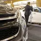 Suasana pameran mobil Honda di Summarecon Mal Serpong, Tangerang, Minggu (29/11/2015). Pameran yang digelar Honda Jakarta Center bertajuk Honda Kemilau (Kemeriahan Spesial Akhir Tahun). (Liputan6.com/Fery Pradolo)