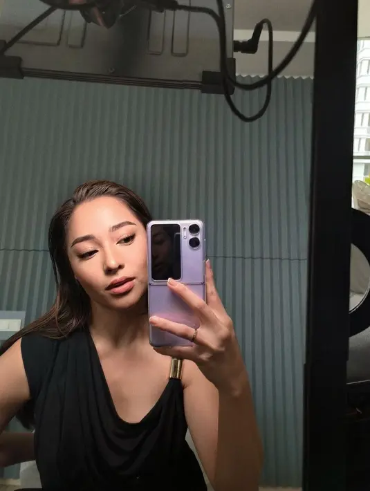 Tak sedikit dari netizen memuji kecantikan istri Indra Priawan itu. [Instagram/nikitawillyofficial]