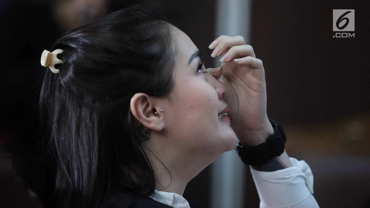 Jennifer Dunn Menangis Dituntut 8 Bulan