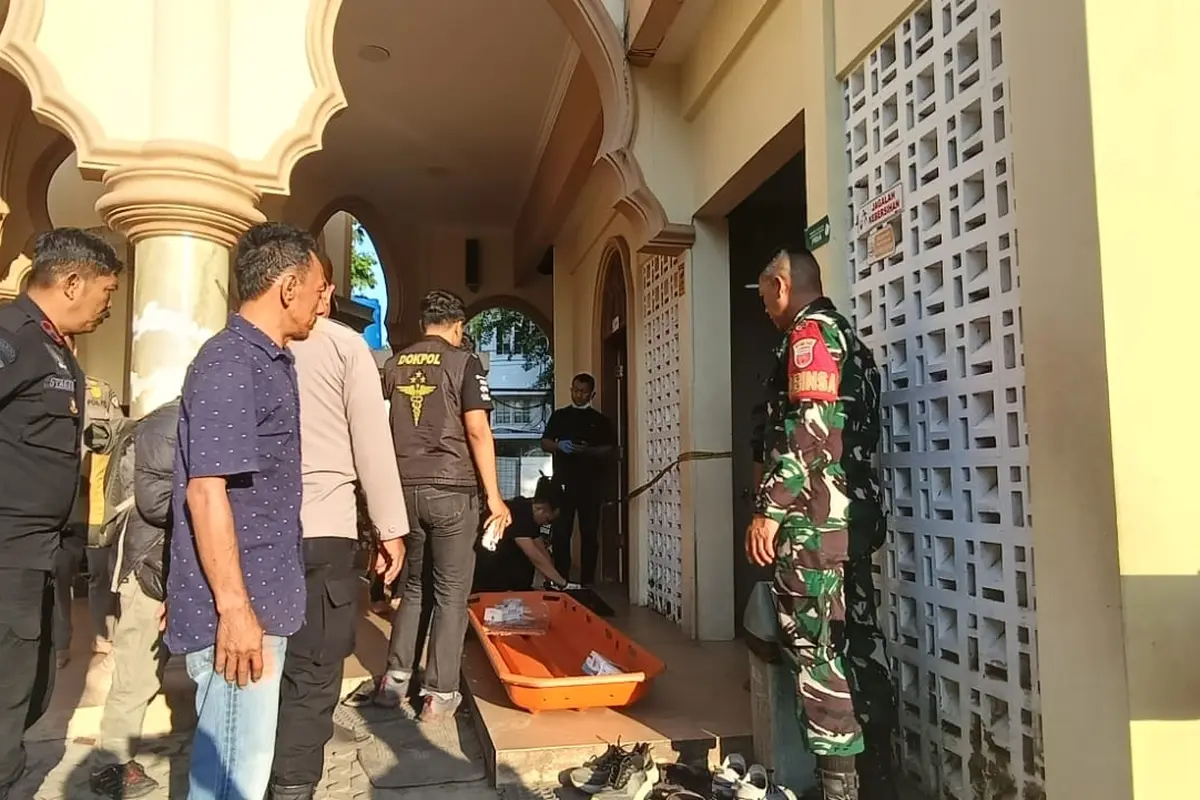 Seorang Pria Ditemukan Tewas Misterius di Toilet Masjid Rujab Gubernur Sulsel