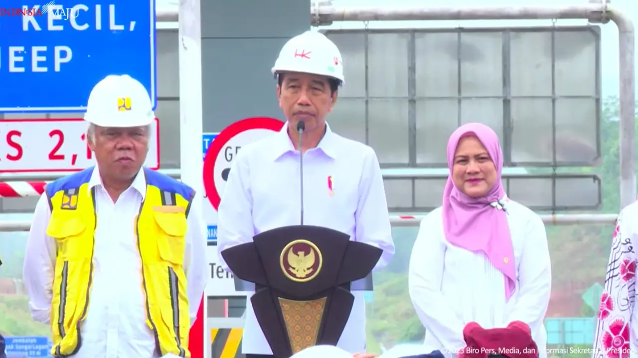 Presiden Joko Widodo atau Jokowi meresmikan jalan tol ruas Bengkulu-Taba Penanjung di Kota Bengkulu, Provinsi Bengkulu, Kamis (20/7/2023).