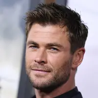Aktor Chris Hemsworth saat menghadiri pemutaran perdana film "12 Strong" di Jazz di Lincoln Center, New York City (16/1). Cerita film 12 Strong ini dikutip dari sebuah kisah nyata pada buku karya Doug Stanton. (AFP Photo/Angela Weiss)