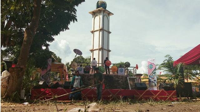 Desa Lipat Kain, Datuok Kombuok dan Dua Kendi Ajaibnya