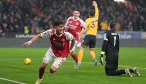 Arsenal harus puas bermain imbang 2-2 kontra Wolverhampton Wanderers pada laga pekan ke-31 Premier League di Molineux Stadium, Kamis (19/02/2026) dini hari WIB. Satu dari dua gol The Gunners dicetak Piero Hincapie pada menit ke-56. (AP Photo/Dave Shopland)