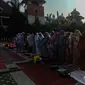 Sholat Istisqa ini dilakukan untuk meminta pertolongan Allah agar segera menurunkan hujan. (merdeka.com/ Arie Basuki)