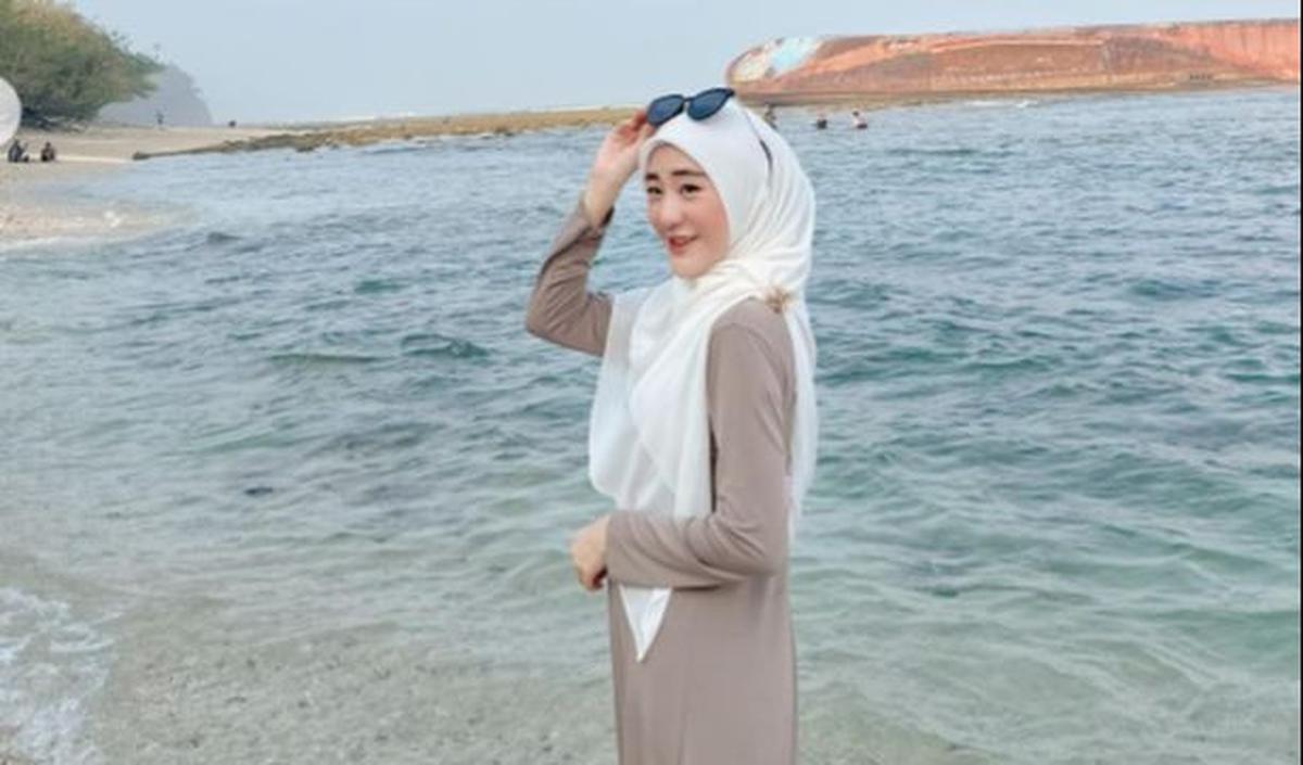 Larissa Chou Bergaya Cantik