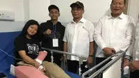 Menko PMK Muhadjir Effendy memantau secara langsung korban tragedi Kanjuruhan di Malang, Jawa Timur, Minggu (2/10/2022). (Dok Kementerian Koordinator Bidang Pembangunan Manusia dan Kebudayaan RI)