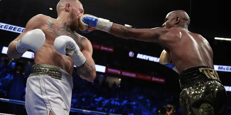 Taklukan McGregor, Mayweather Jr Menang TKO di Ronde ke-10