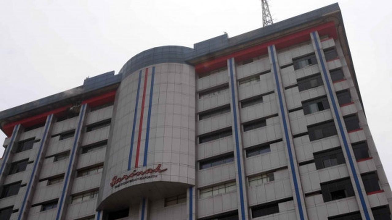 Padamkan kebakaran di Gedung Sarinah, petugas pakai bronto sky lift