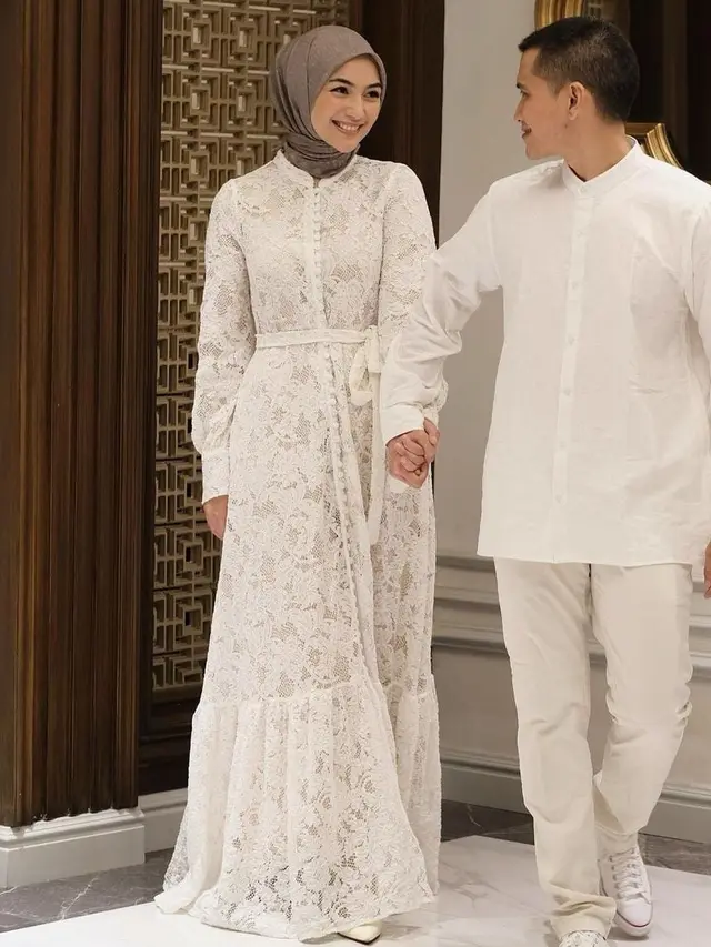 Inspirasi Outfit Couple Ala Citra Kirana dan Rezky Aditya