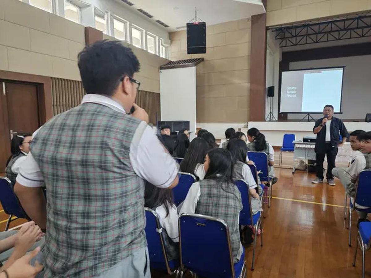 Melangkah Menuju Dunia Podcasting dengan Pelatihan Scriptwriting