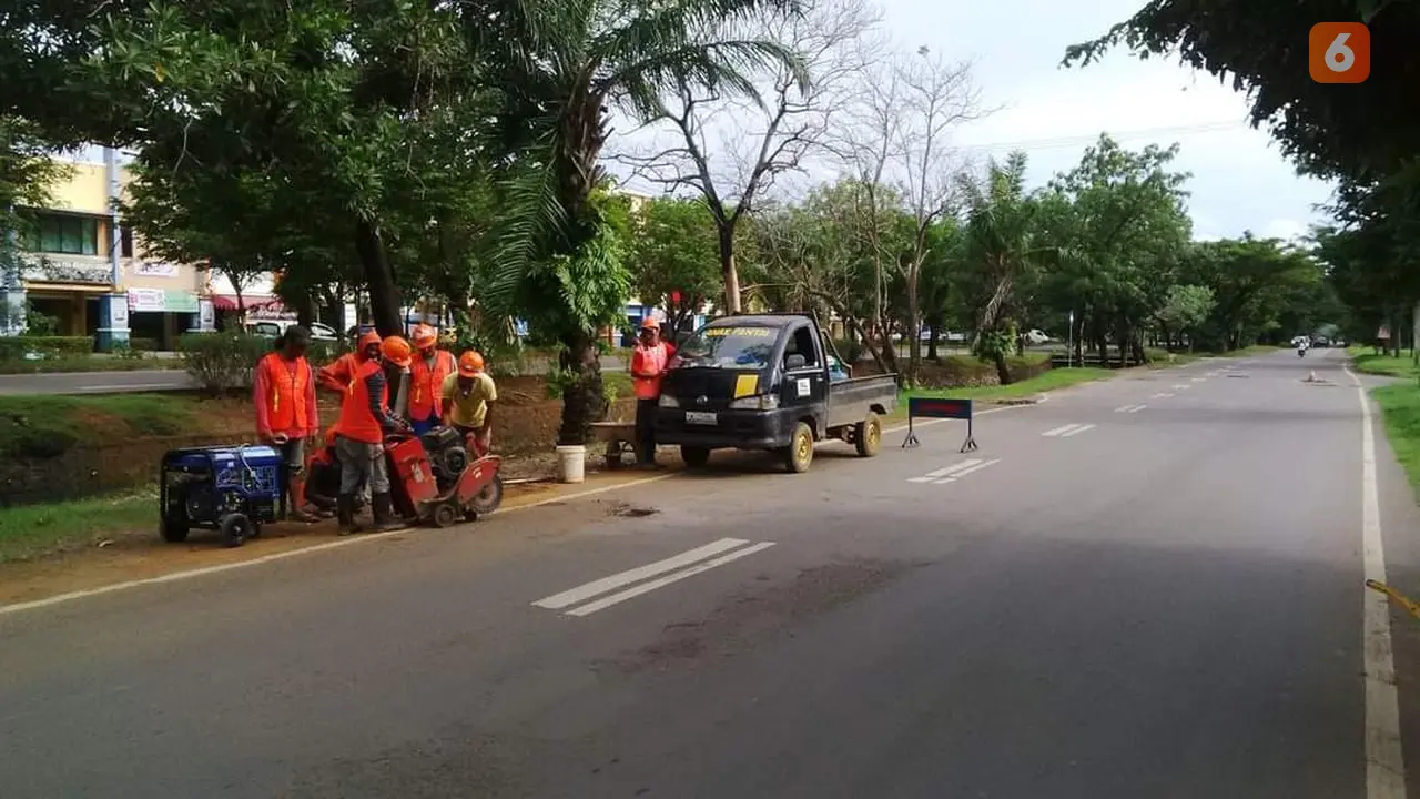 Perbaikan Jalan Metro Tanjung Bunga Makassar (Liputan6.com/Fauzan)