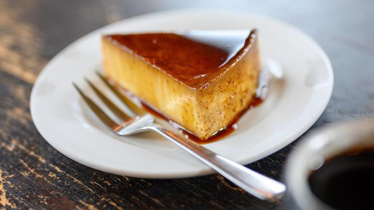 Ilustrasi puding karamel.