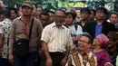 Bambang Wijayanto bersama Aktivis, Tokoh Agama, dan Masyarakat berkumpul di Pelataran Lembaga Bantuan Hukum (LBH) Jakarta untuk melakuan Doa Bersama serta Deklarasi "LBH Rumah Kita", Senin (25/9). (Liputan6.com/JohanTallo)