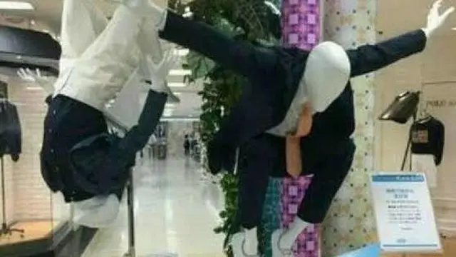 6 Pose Manekin Gaya Orang Kerja Ini Nyentrik Banget, Kocak
