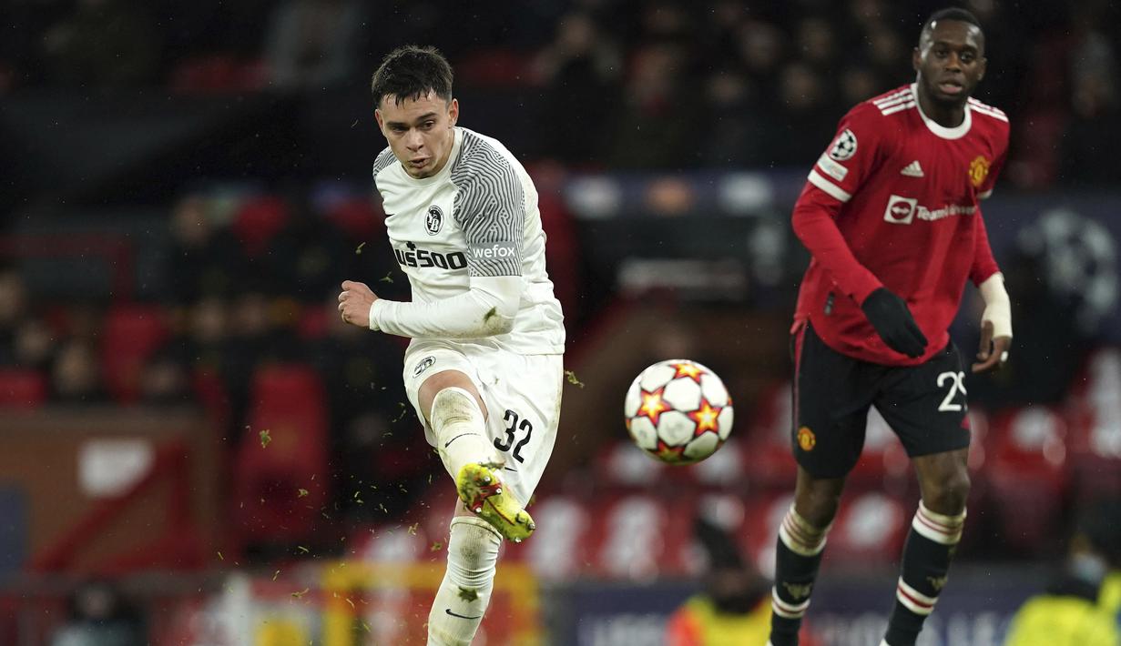 Sedangkan gol balasan Young Boys diciptkan oleh tendangan terukur Fabian Rieder di menit ke-42. Skor imbang ini tidak berpengaruh apa pun bagi Manchester United yang sudah dipastikan finis sebagai juara grup. (AP via PA/Martin Rickett)