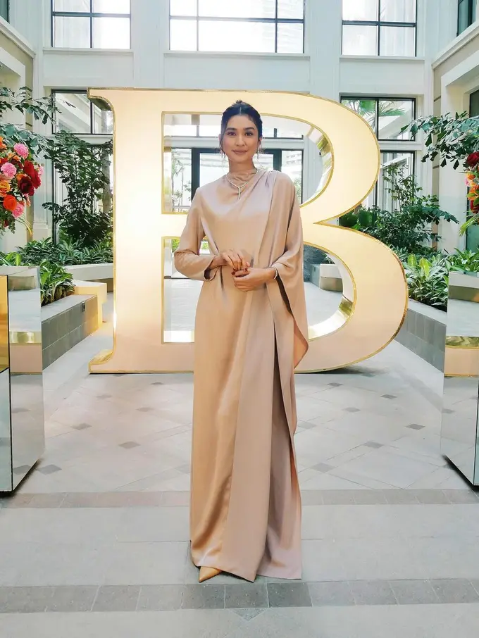 8 Inspirasi Baju Lebaran Satin dari Mikha Tambayong hingga Raline Shah