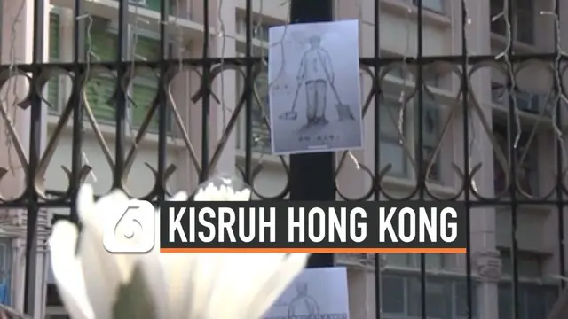 Warga Hong Kong berkumpul menunjukkan belasungkawa terhadap meninggalnya seorang petugas sanitasi berusia 70 tahun yang diduga tewas dipukul demonstran bermasker.