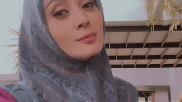 7 Pesona Della Puspita Pakai Hijab Ini Makin Memesona
